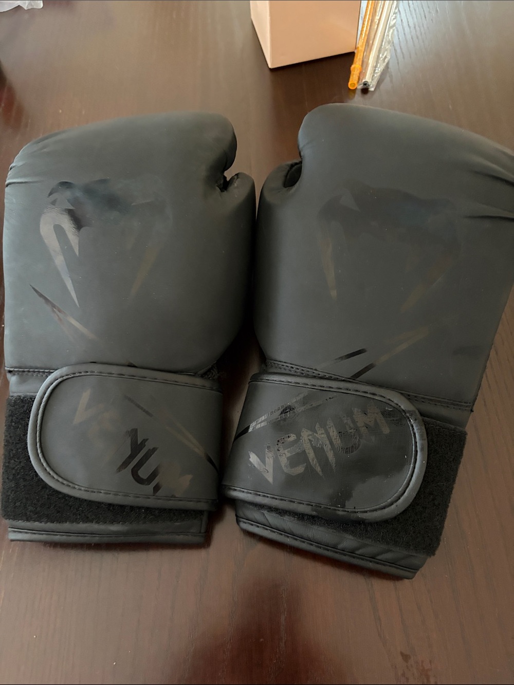 NWOT Venum Men's Black Training Gloves with Hook-and-Loop Wrist Strap 12 oz